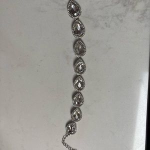 Pear shaped clear crystal Tennis bracelet 8 stones set in Silvertone plated 7-9”